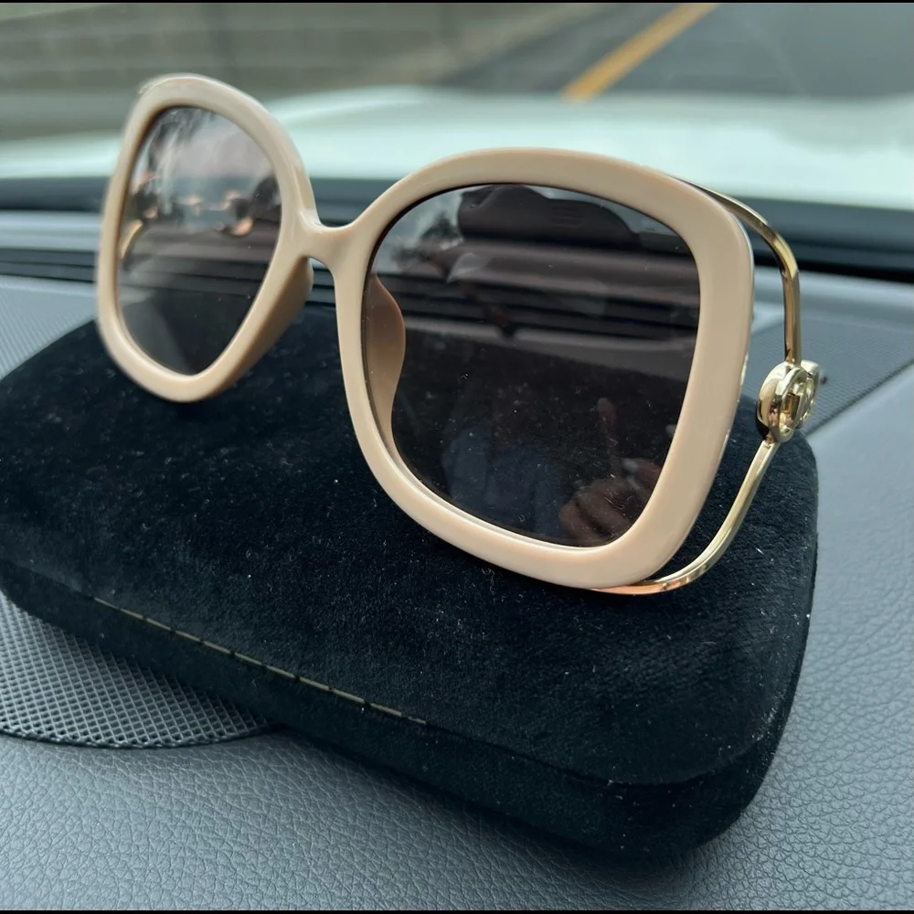 Gucci luxurious oversized sunglasses ⭐️⭐️⭐️